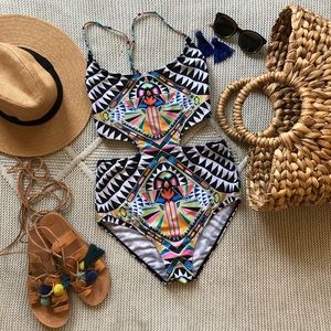 Geometric Print Cutout One-piece Swimsuit